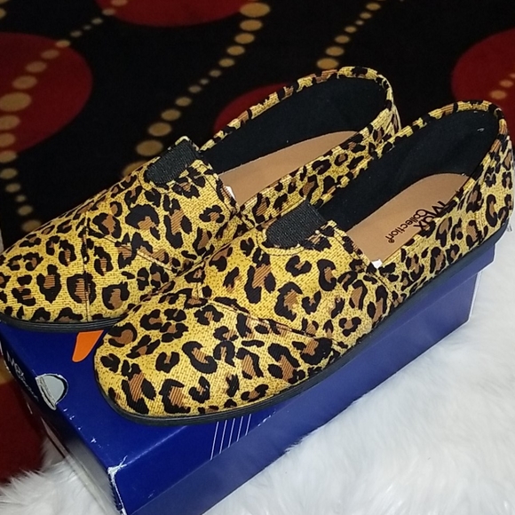 👣Max Collection💜 Mega Leopard Print Slip On footwear - Picture 3 of 7